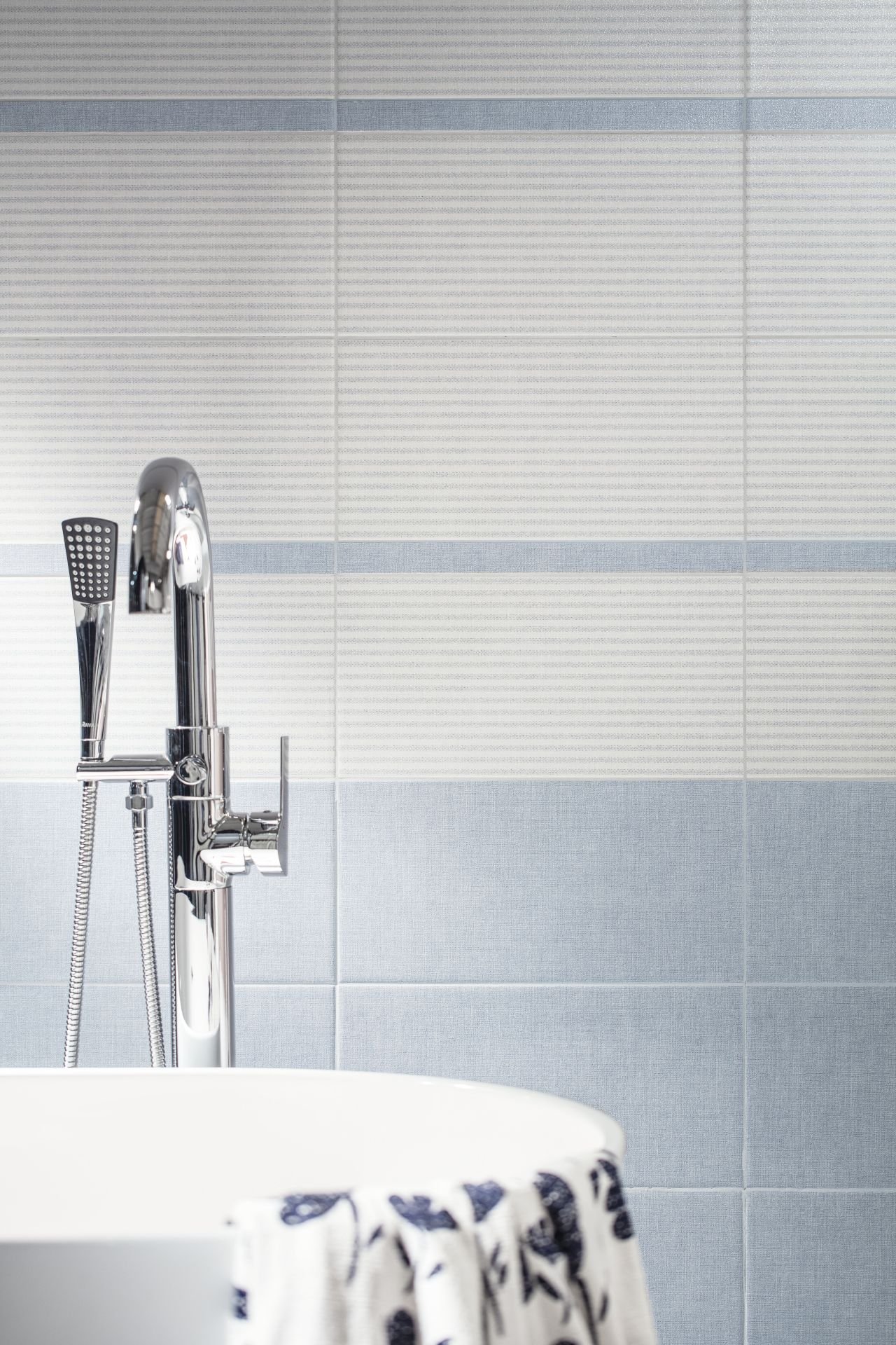 #RAKO #Tess #Obklady a dlažby #Koupelna #Moderní styl #bílá #modrá #Matný obklad #Střední formát #350 - 500 Kč/m2 #new 
